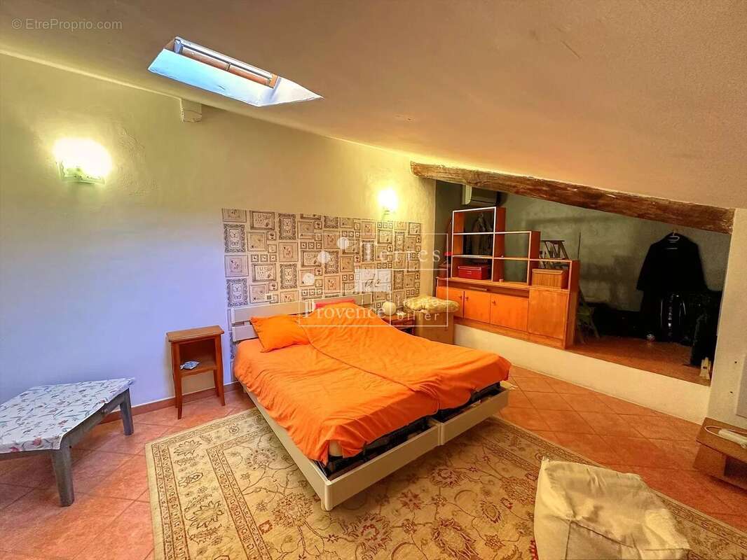 Appartement à AUPS