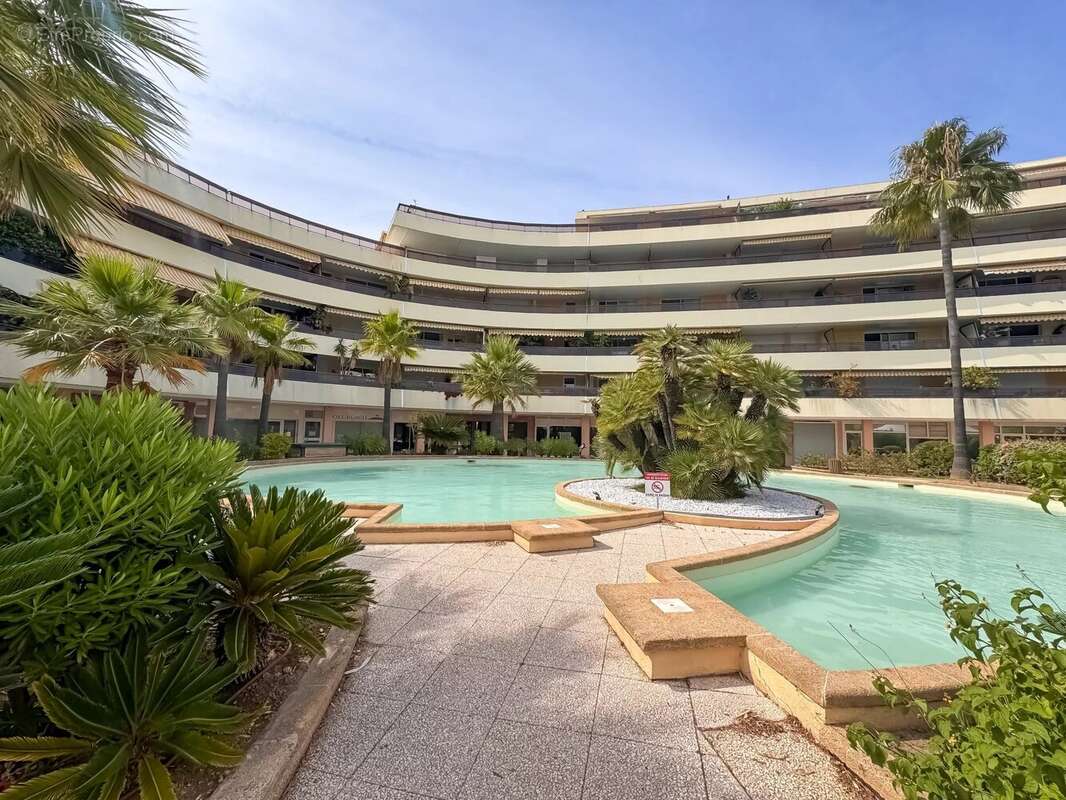 Appartement à SAINT-LAURENT-DU-VAR