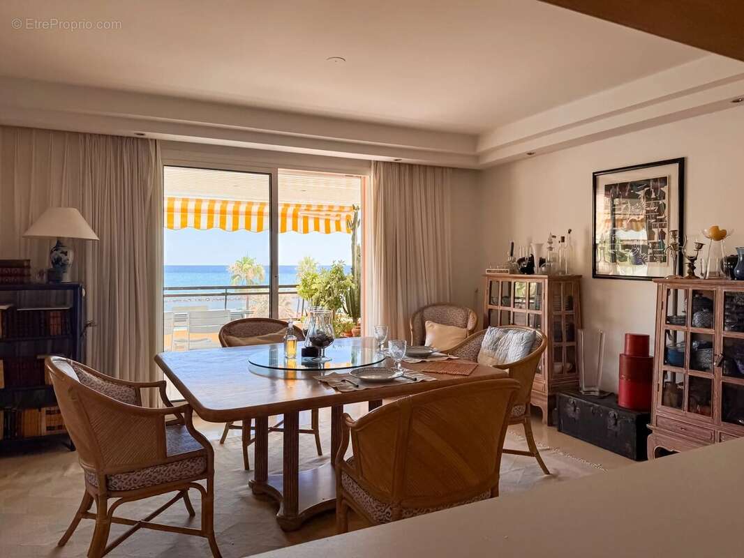 Appartement à SAINT-LAURENT-DU-VAR