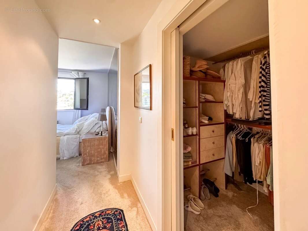 Appartement à SAINT-LAURENT-DU-VAR