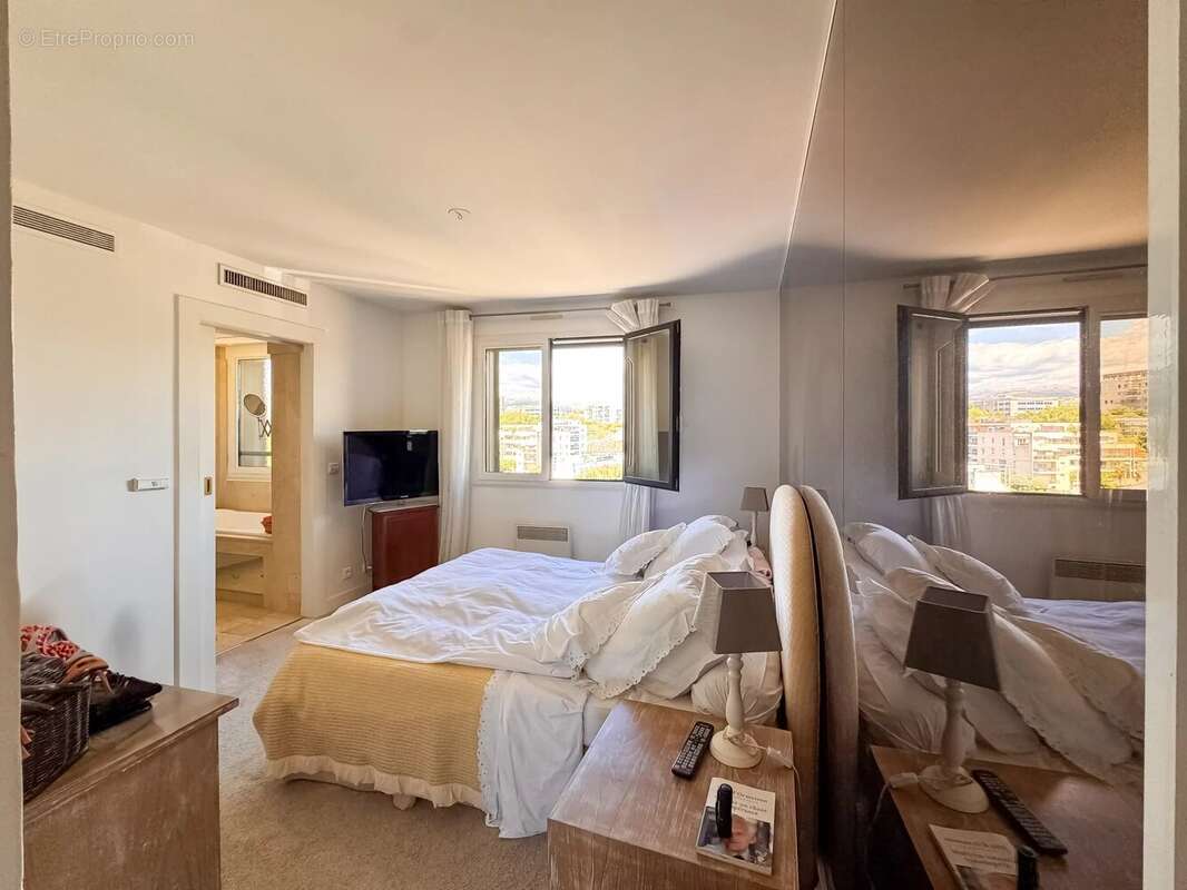 Appartement à SAINT-LAURENT-DU-VAR