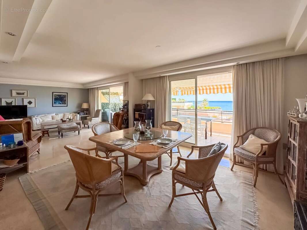 Appartement à SAINT-LAURENT-DU-VAR