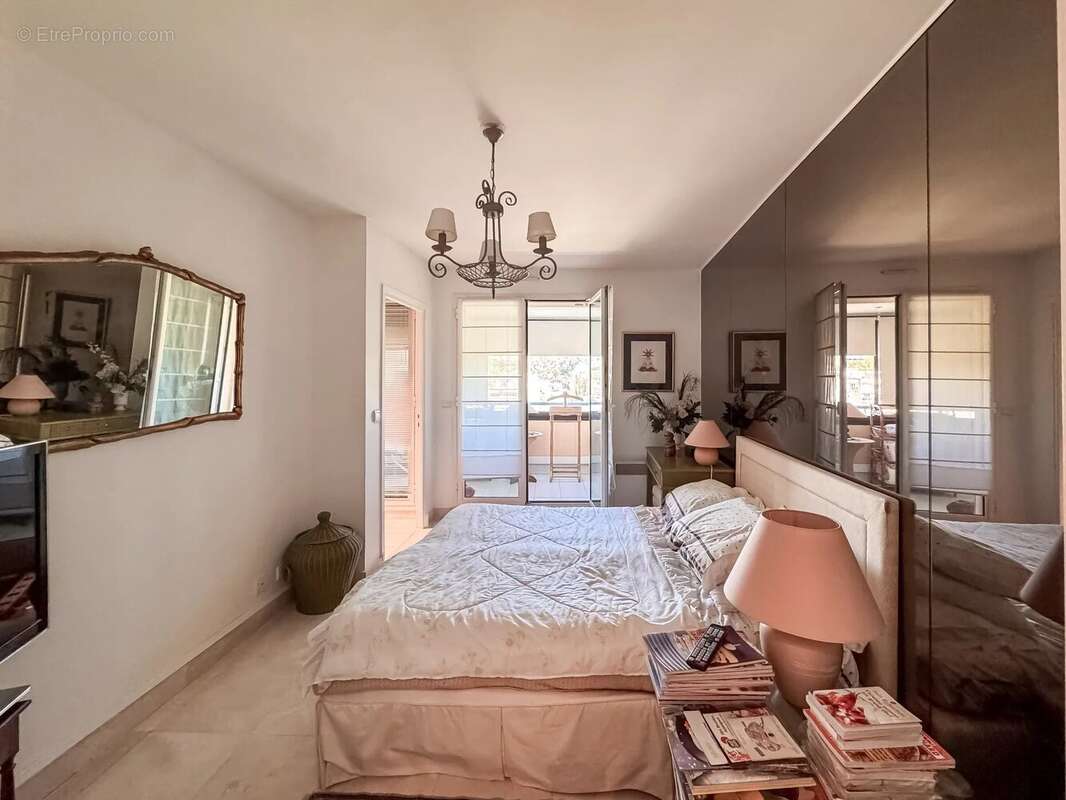 Appartement à SAINT-LAURENT-DU-VAR