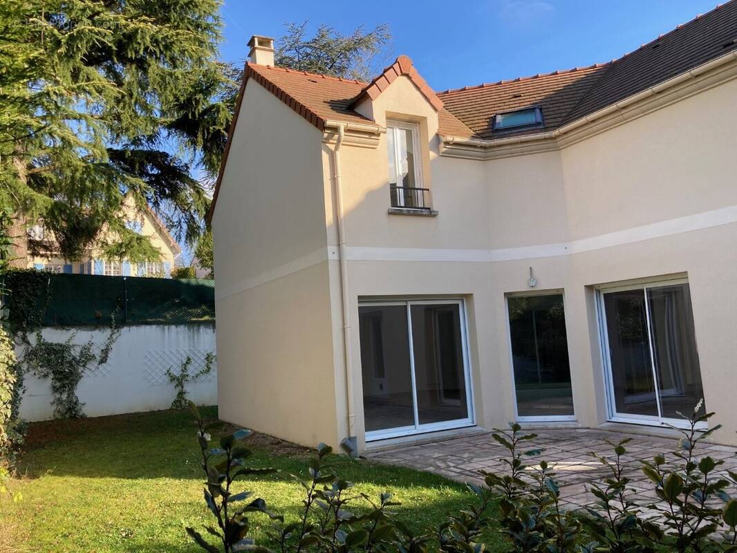 Maison à L&#039;ETANG-LA-VILLE