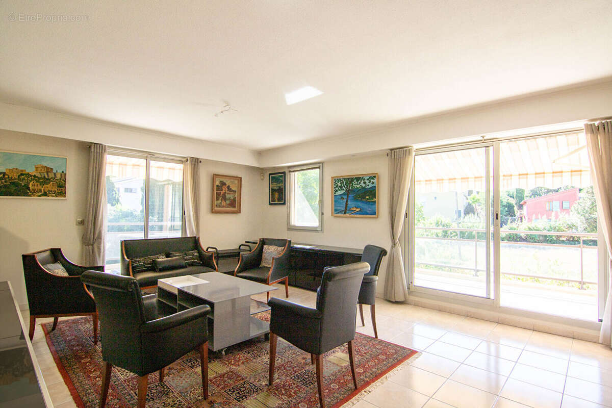 Appartement à MOUGINS