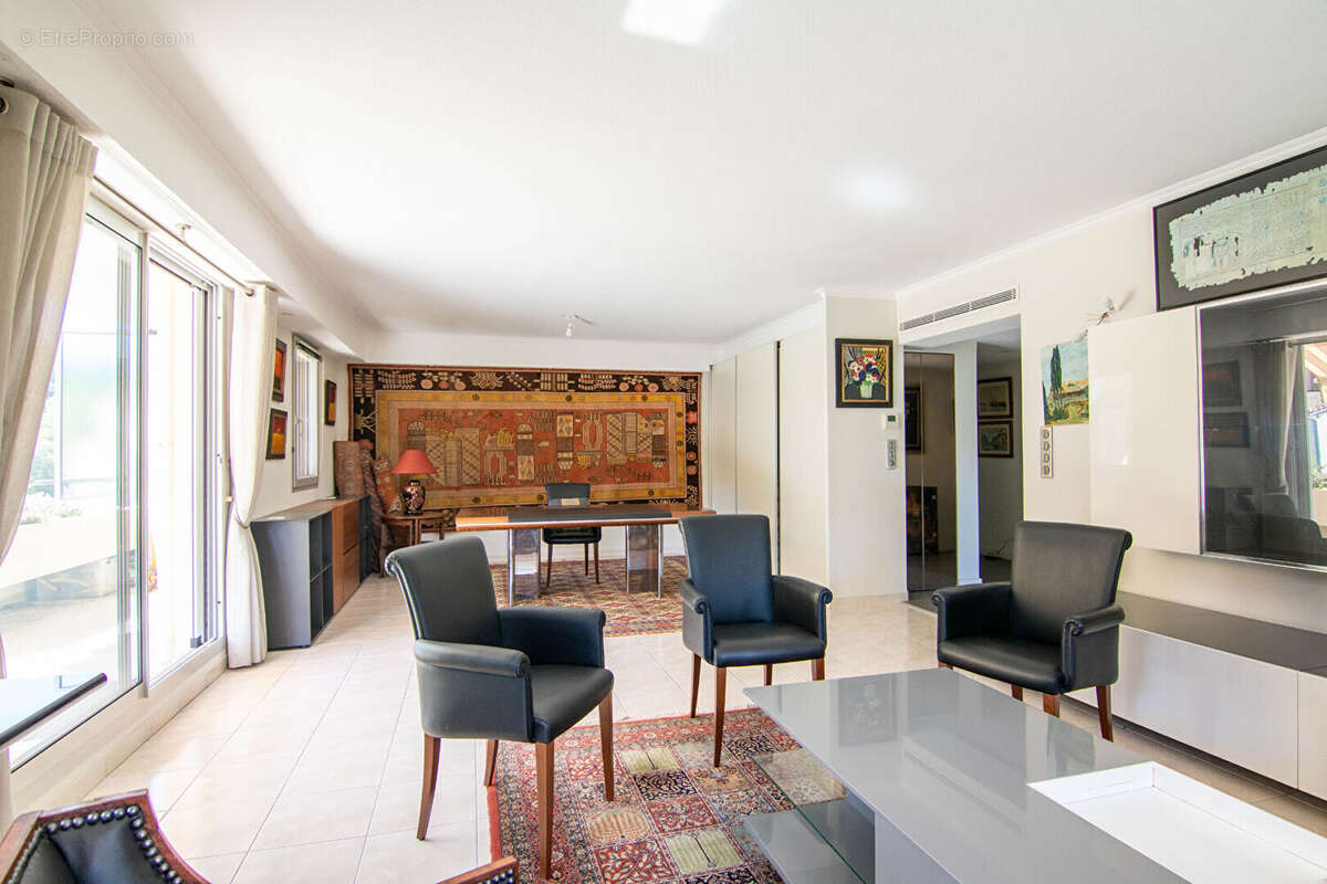 Appartement à MOUGINS