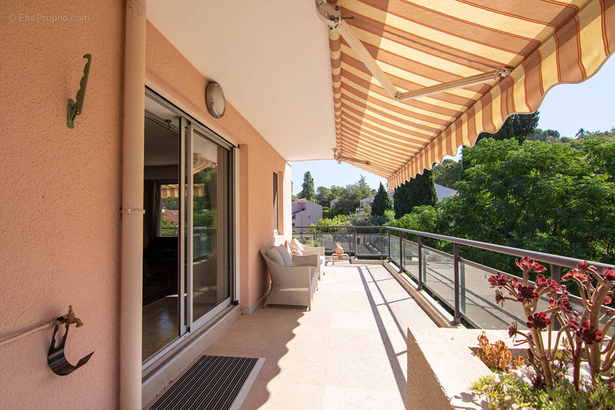 Appartement à MOUGINS