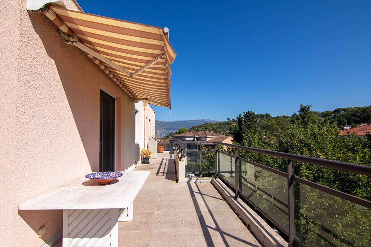 Appartement à MOUGINS