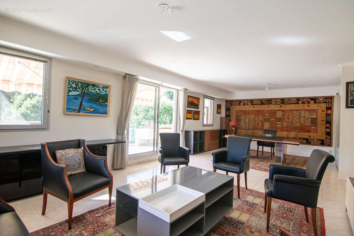 Appartement à MOUGINS