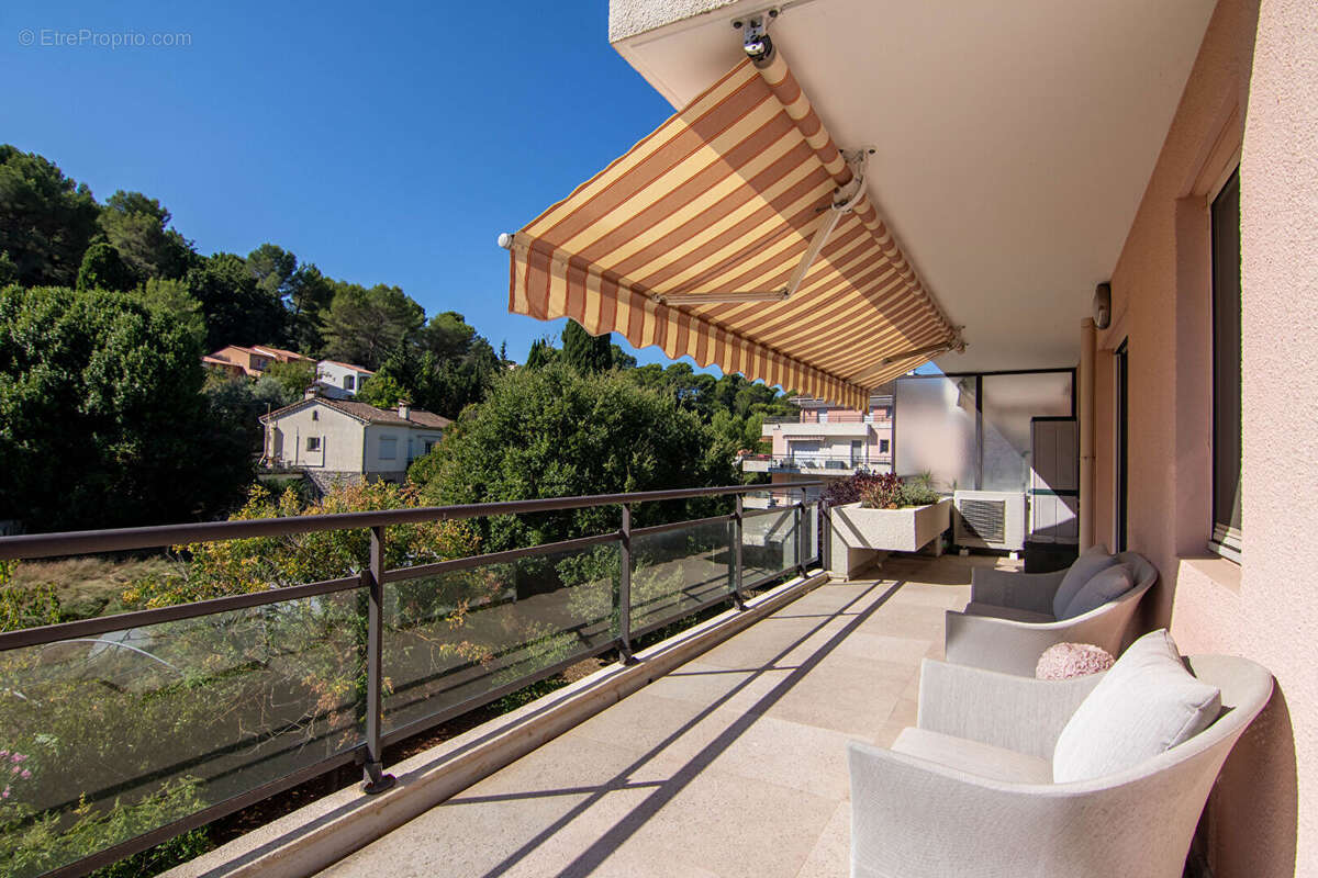 Appartement à MOUGINS