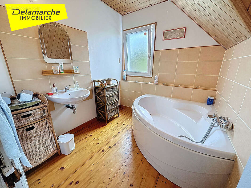 Maison à LA CHAPELLE-CECELIN