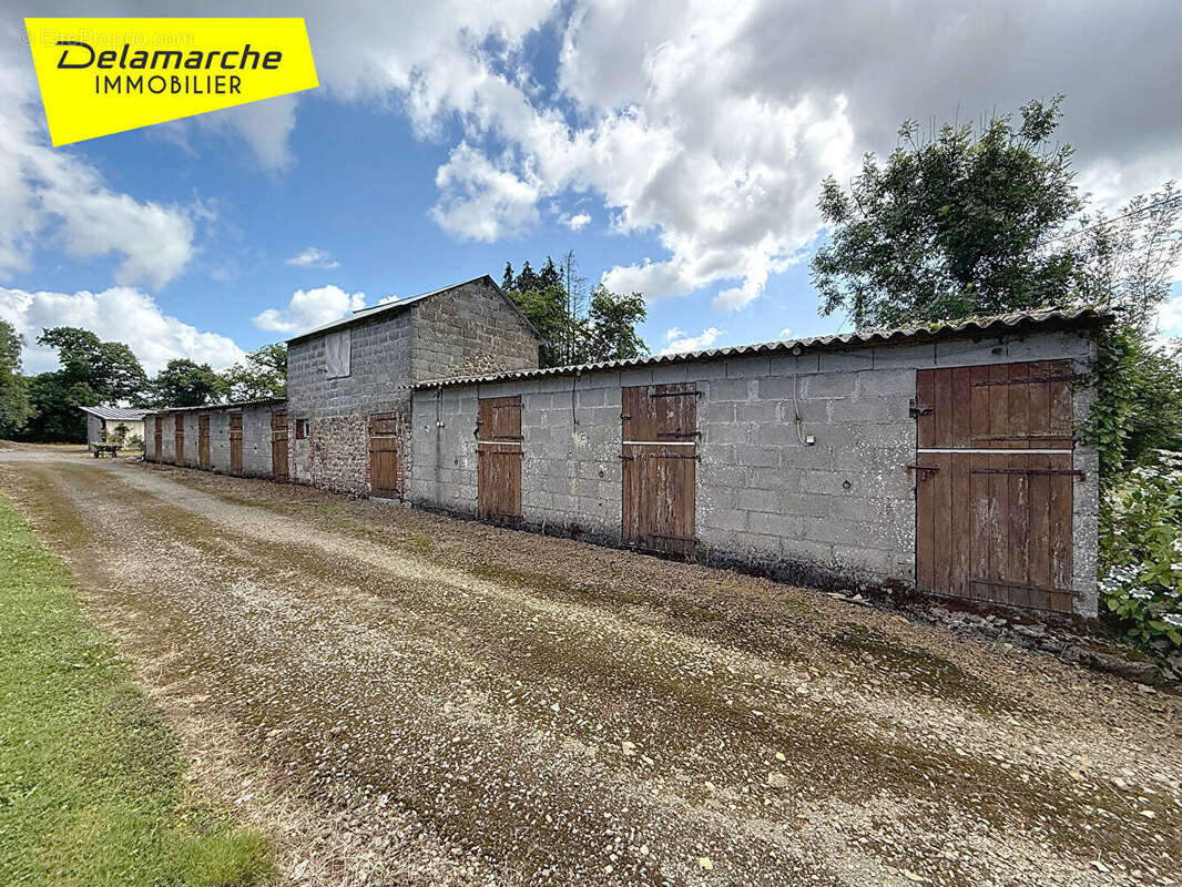 Maison à LA CHAPELLE-CECELIN