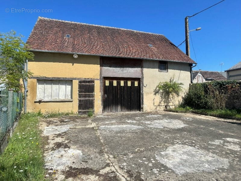 Commerce à LA BAZOCHE-GOUET