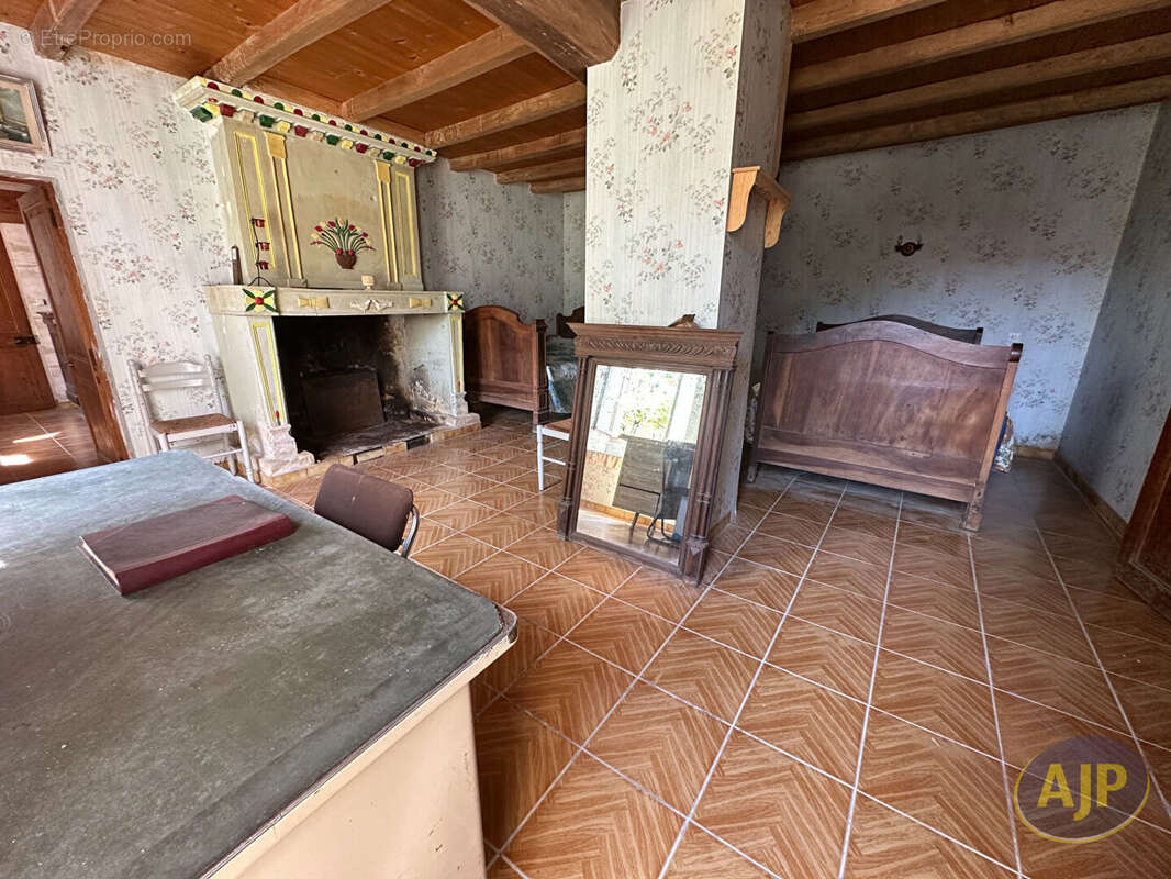 Maison à SAINT-SEURIN-DE-PALENNE