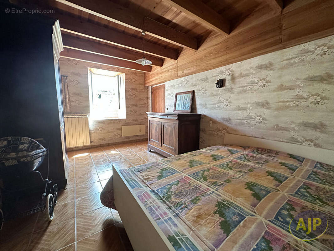 Maison à SAINT-SEURIN-DE-PALENNE