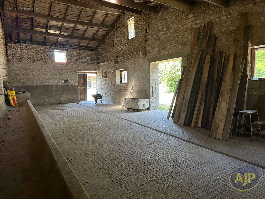 Maison à SAINT-SEURIN-DE-PALENNE