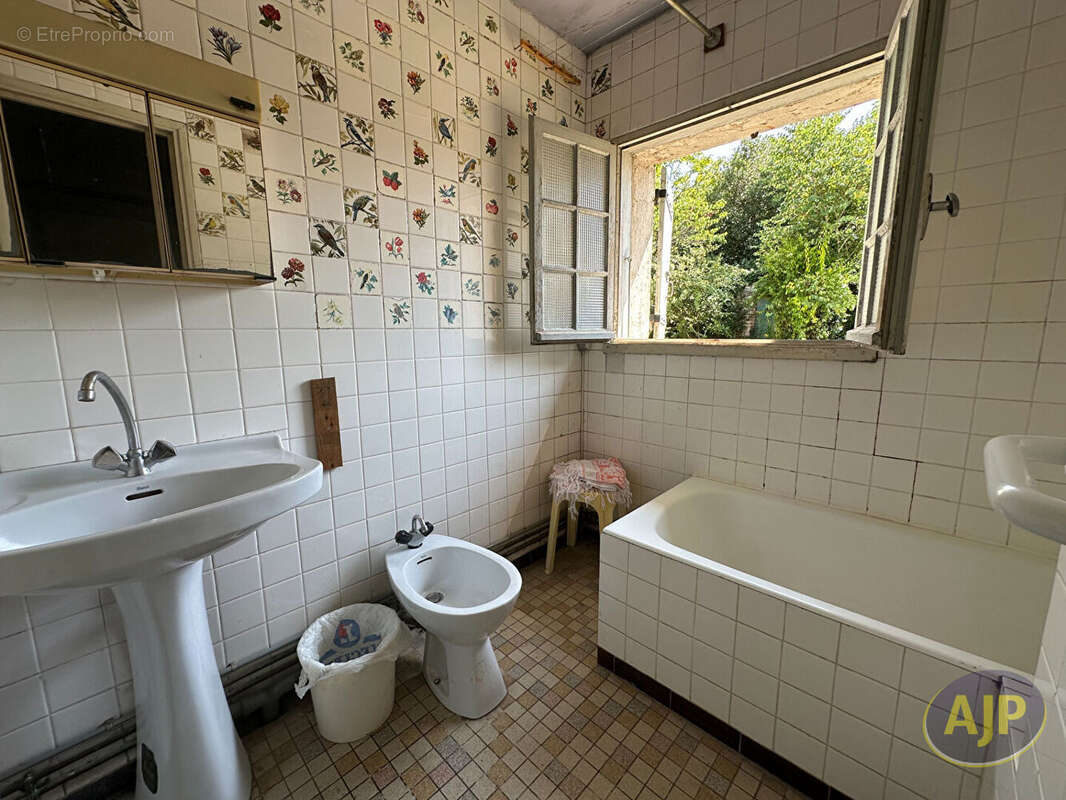 Maison à SAINT-SEURIN-DE-PALENNE