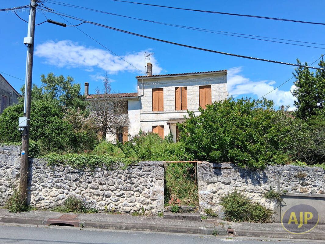Maison à SAINT-ESTEPHE