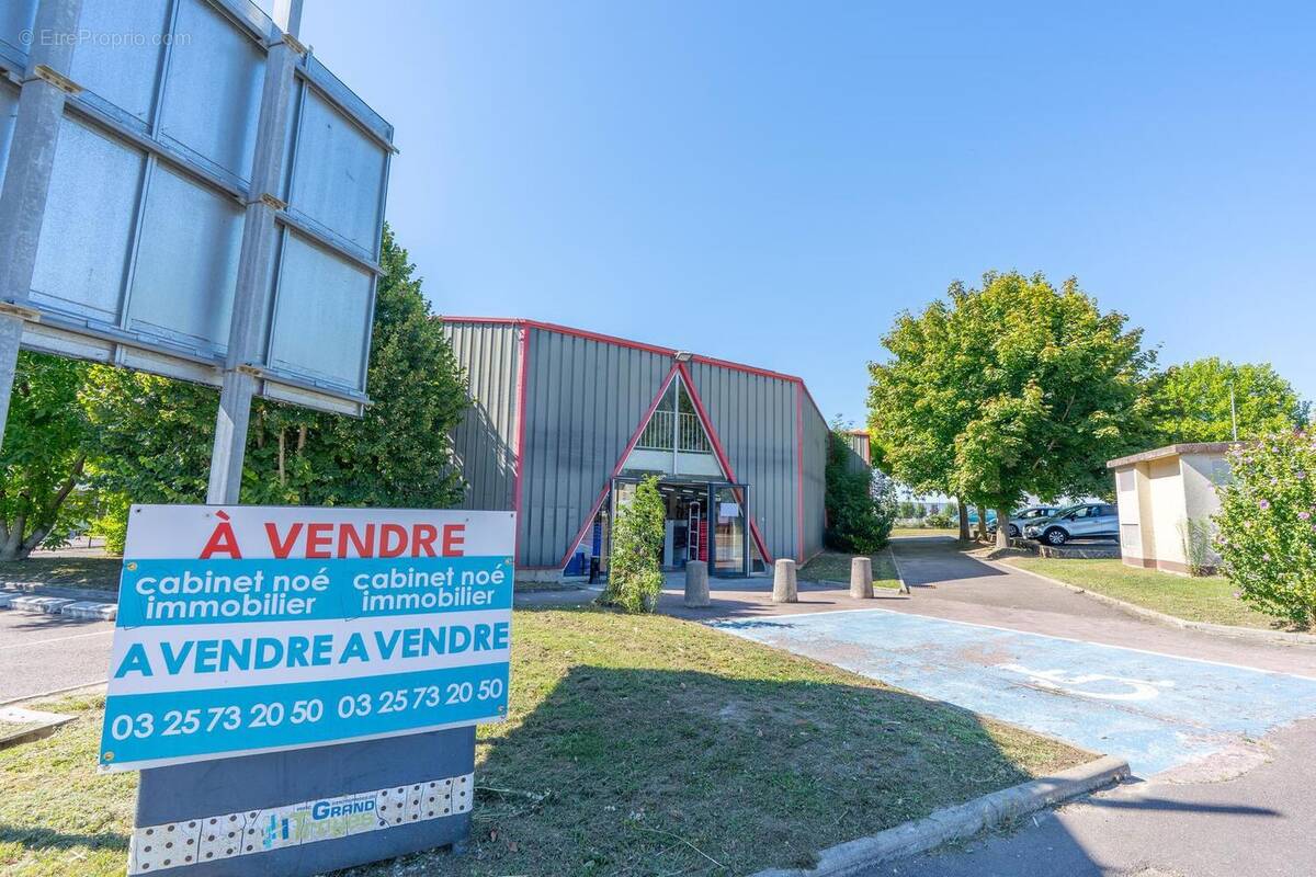 Photo 1 - Commerce à SAINTE-SAVINE