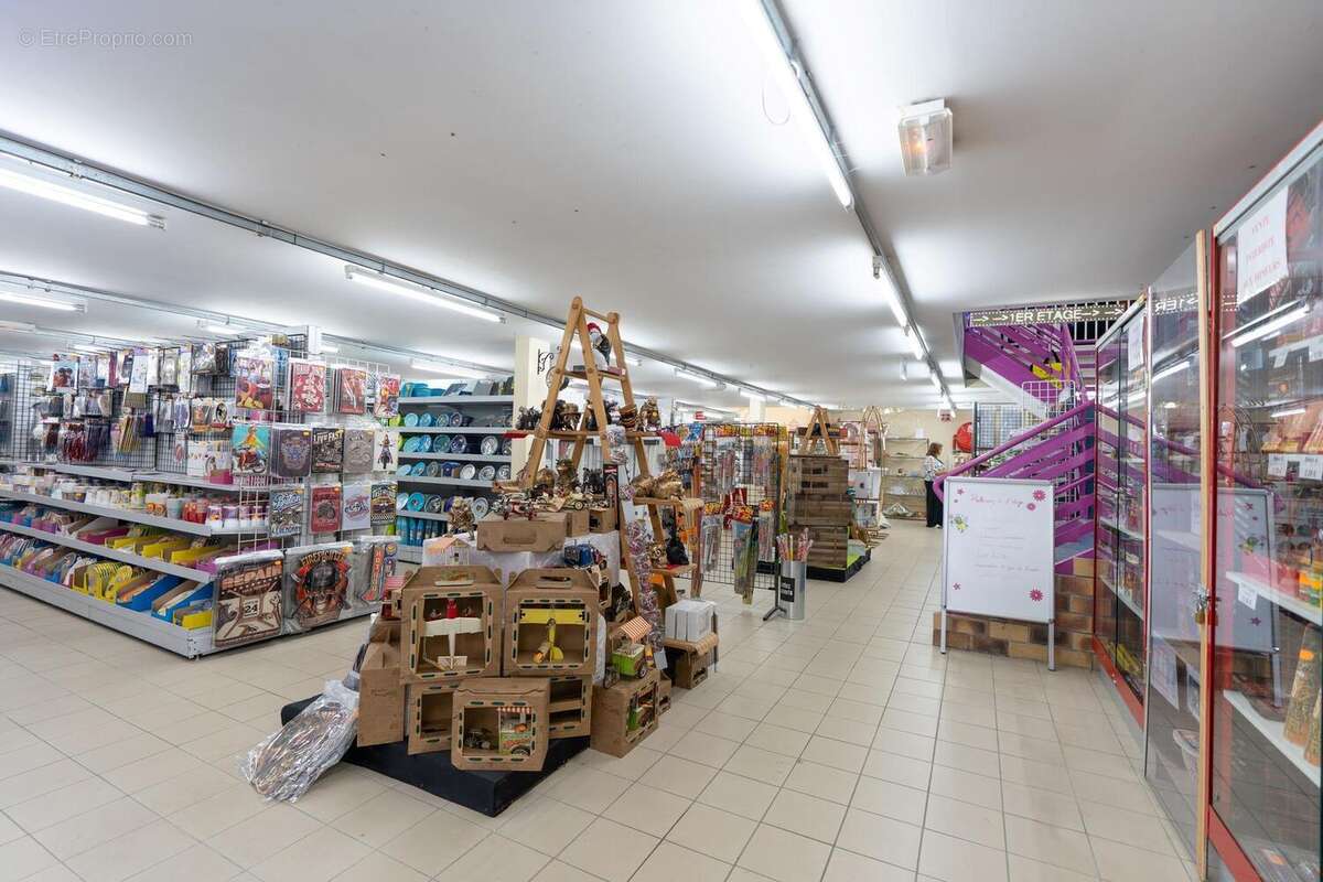 Photo 2 - Commerce à SAINTE-SAVINE