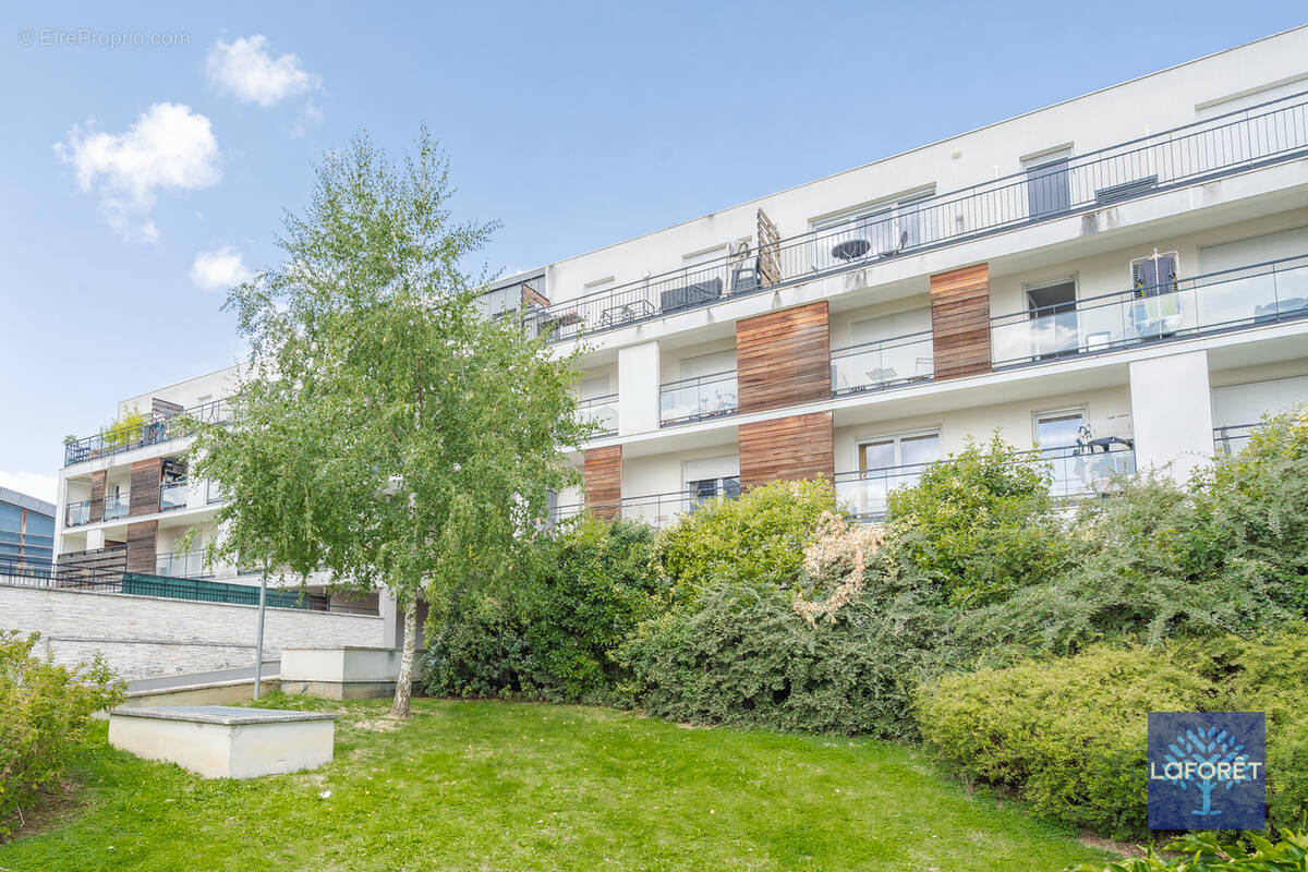 Appartement à LES PAVILLONS-SOUS-BOIS