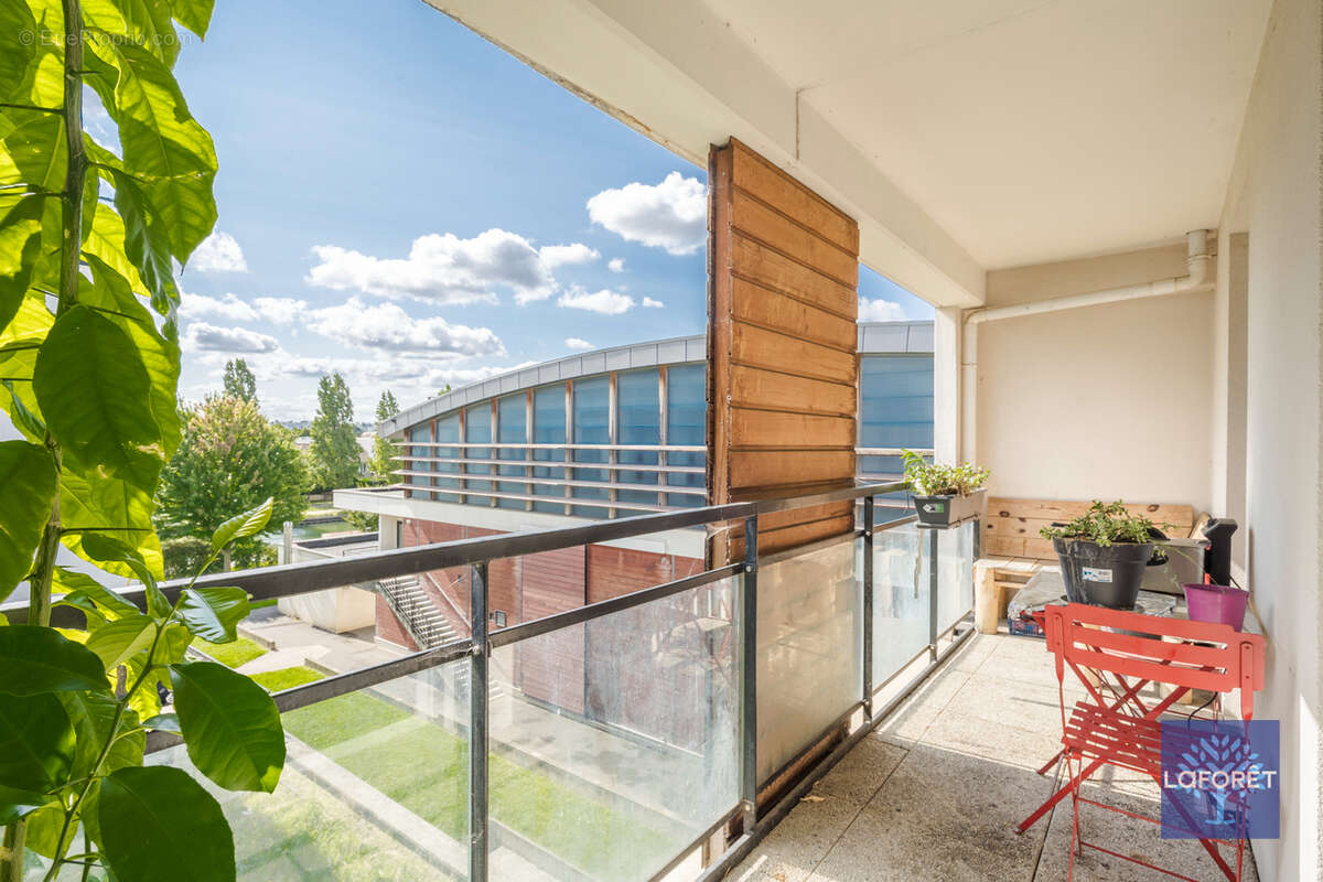 Appartement à LES PAVILLONS-SOUS-BOIS