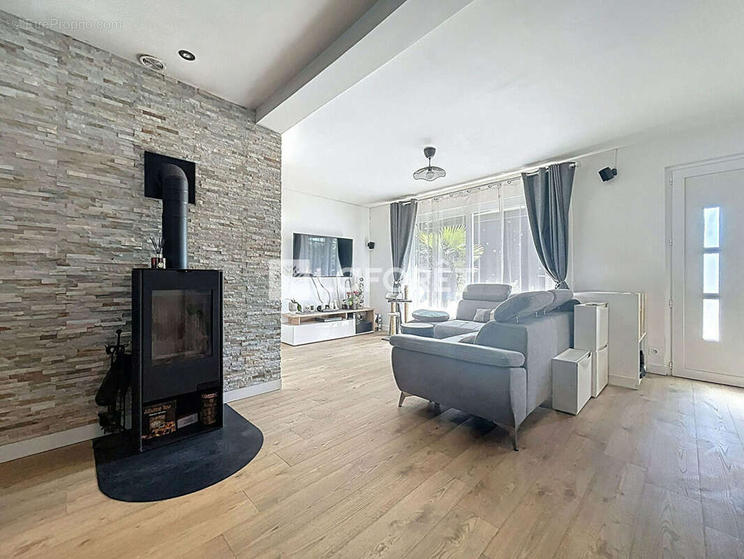 Maison à BERNAY-VILBERT