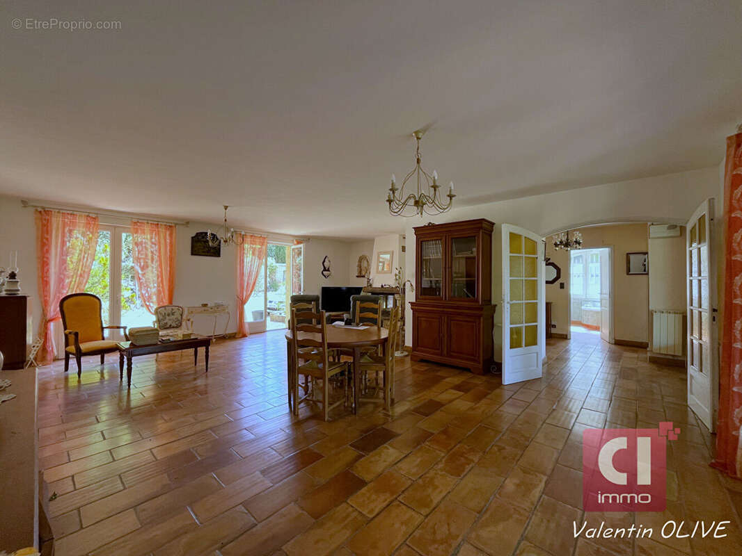 Maison à LA ROQUEBRUSSANNE