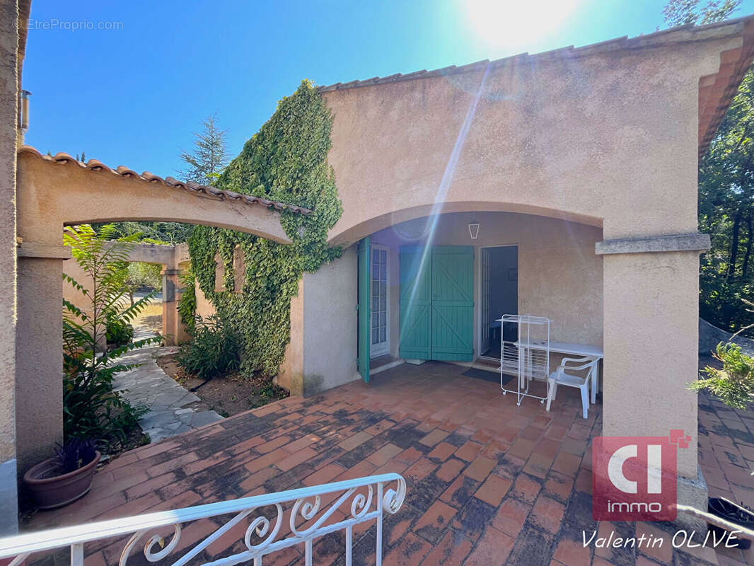 Maison à LA ROQUEBRUSSANNE