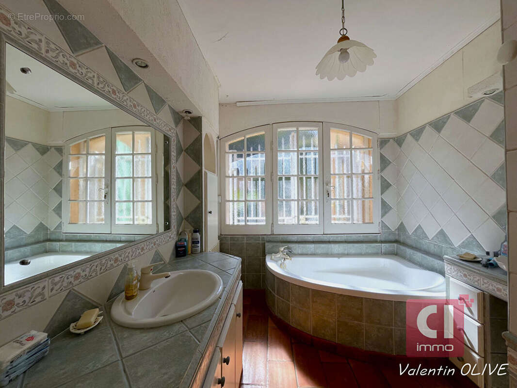 Maison à LA ROQUEBRUSSANNE