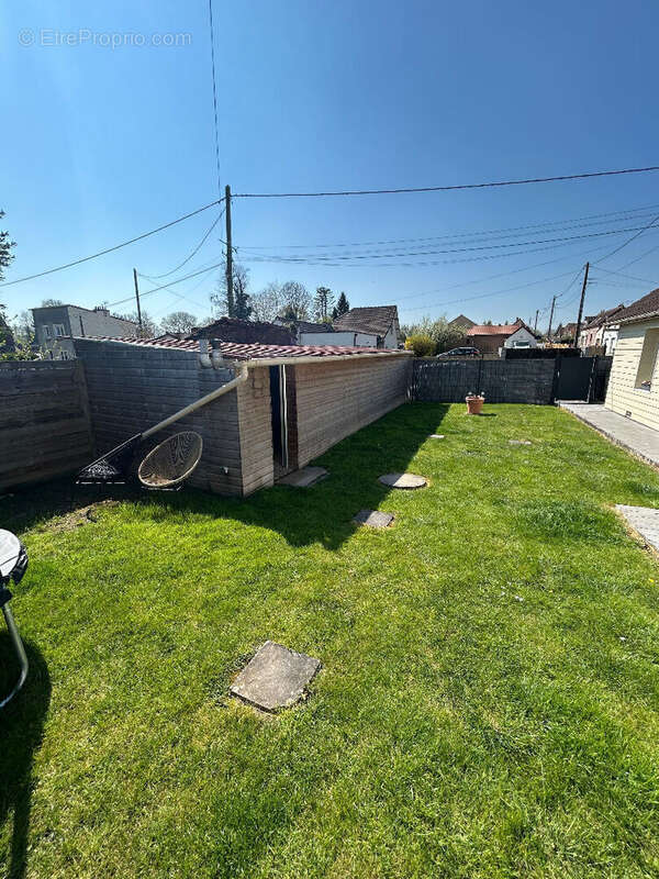 Maison à COURCELLES-LE-COMTE