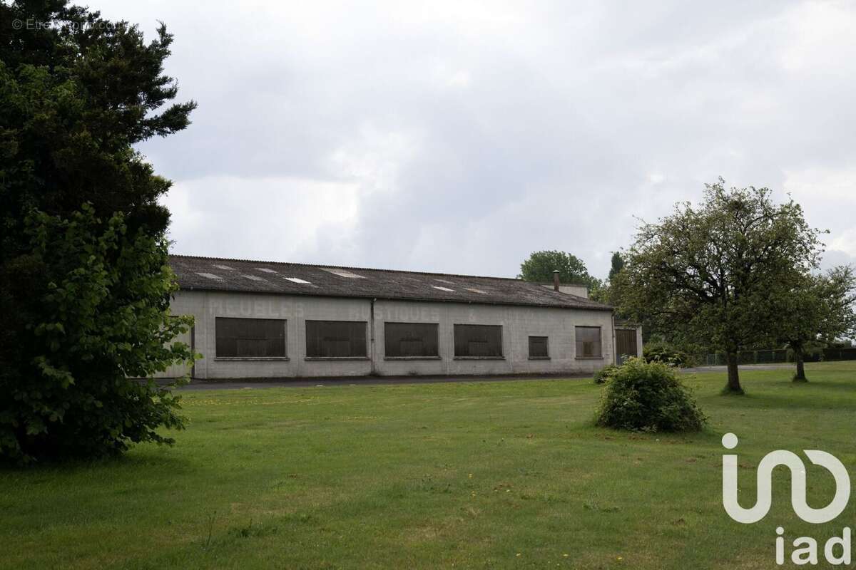 Photo 8 - Parking à LE TEILLEUL