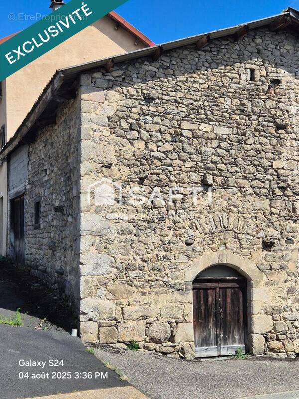 Photo 1 - Parking à AMBERT