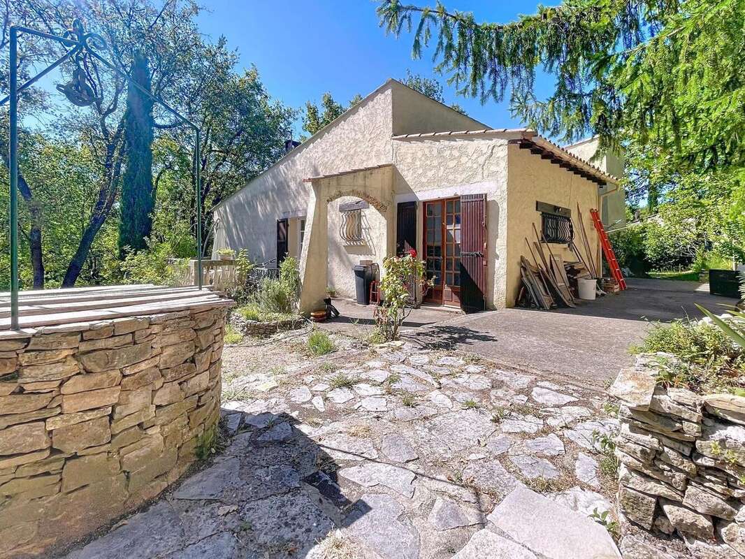 Photo 3 - Maison à LA ROQUE-D&#039;ANTHERON