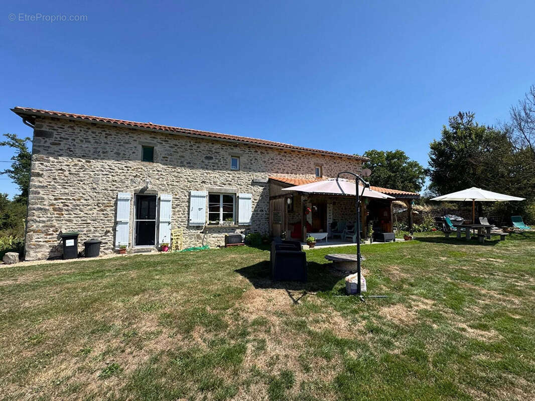 Maison à BUSSIERE-POITEVINE