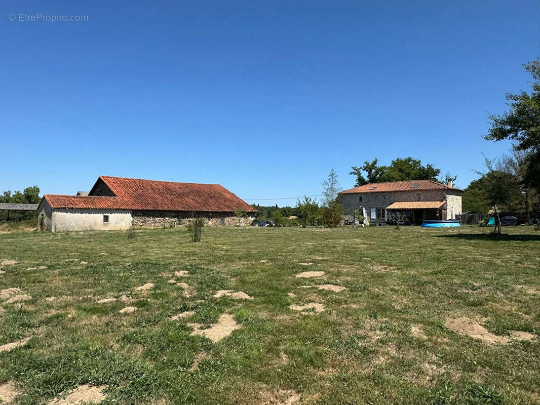 Maison à BUSSIERE-POITEVINE