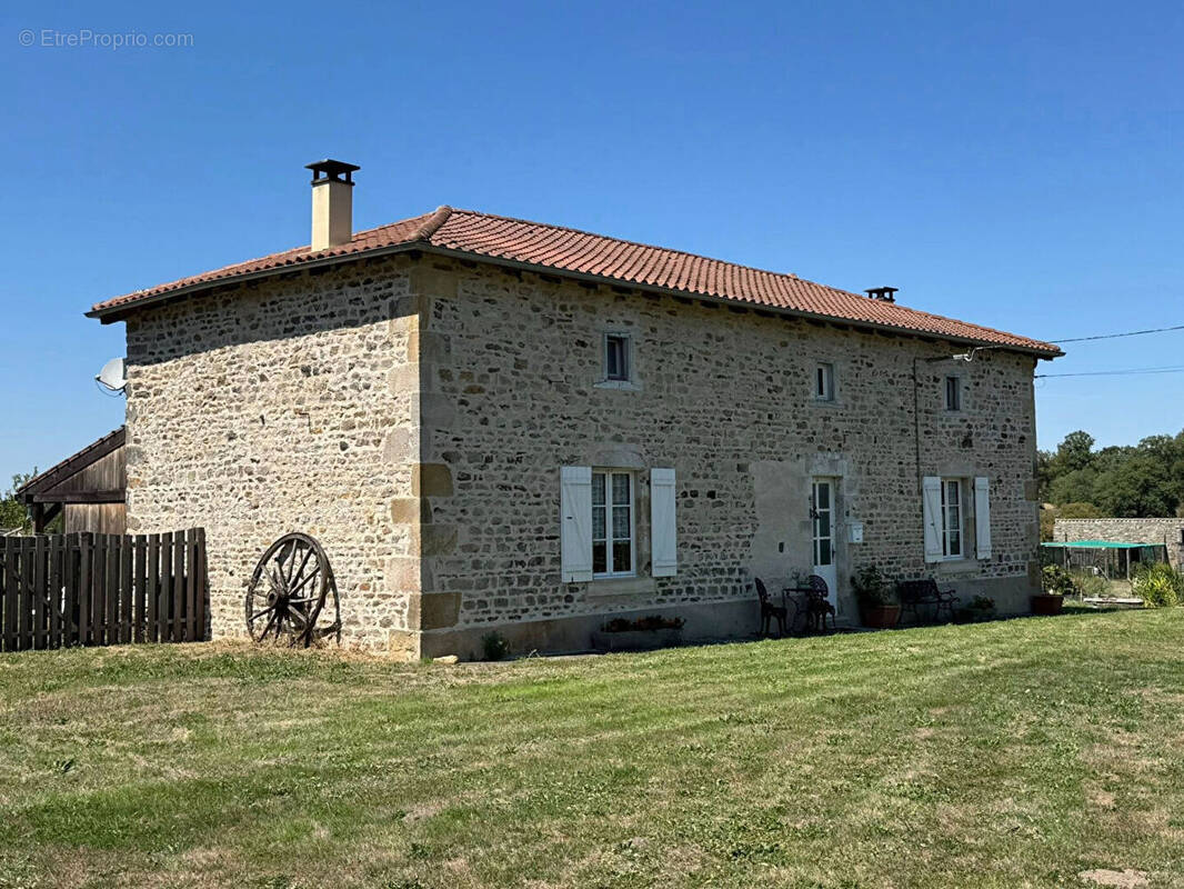 Maison à BUSSIERE-POITEVINE