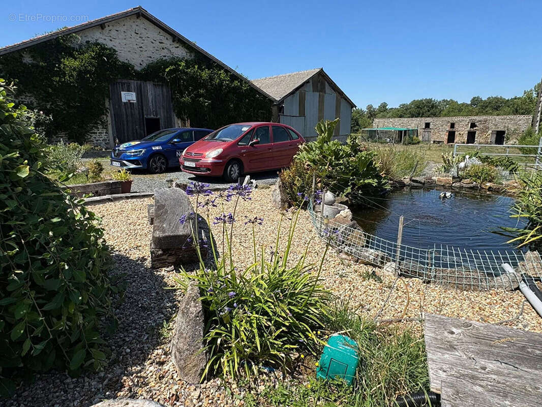 Maison à BUSSIERE-POITEVINE
