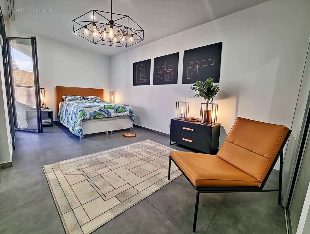 Maison à SURY-LE-COMTAL