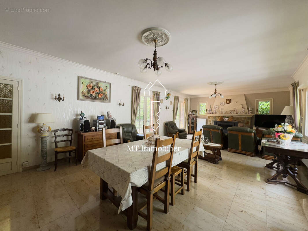 Maison à BEAURAINVILLE