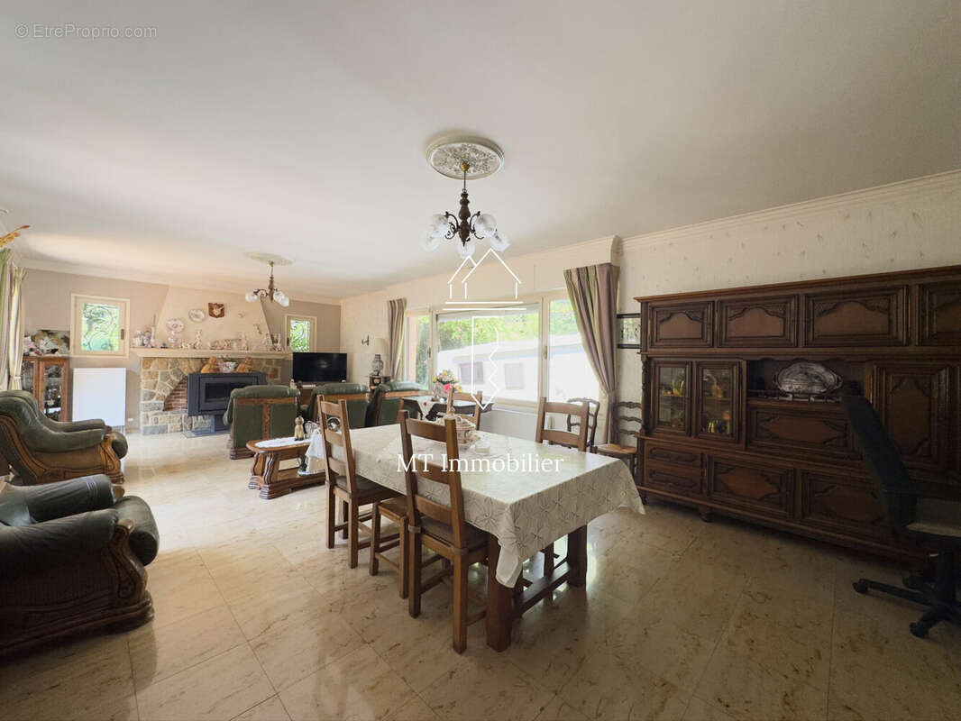 Maison à BEAURAINVILLE