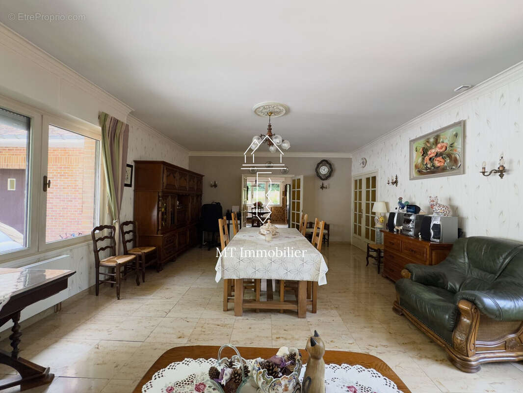 Maison à BEAURAINVILLE