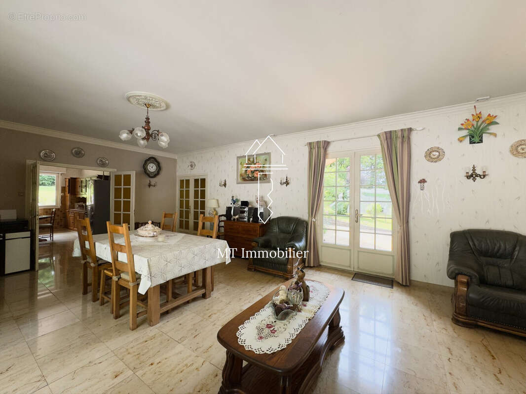 Maison à BEAURAINVILLE