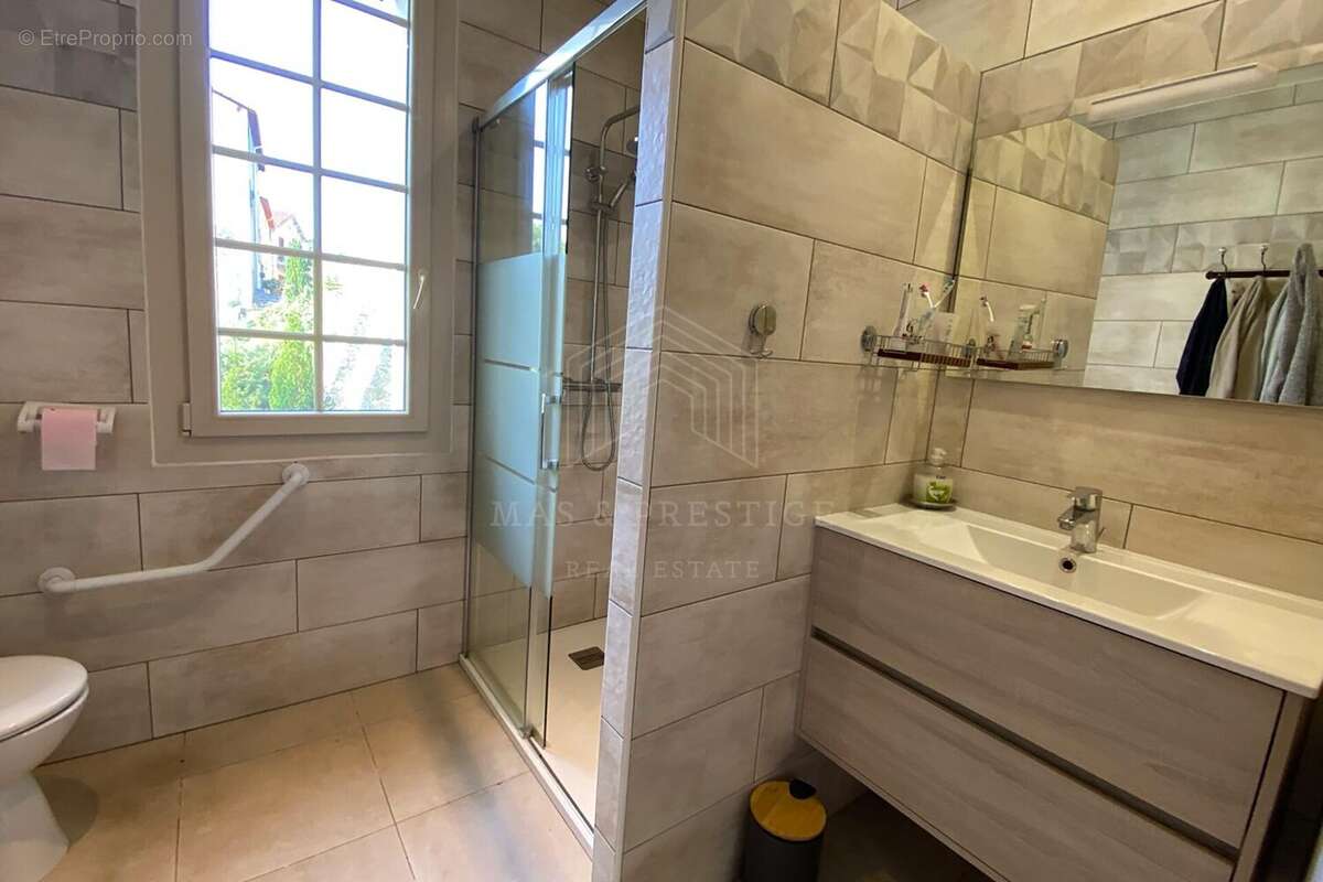 Maison à SAINT-LAURENT-DE-CERDANS