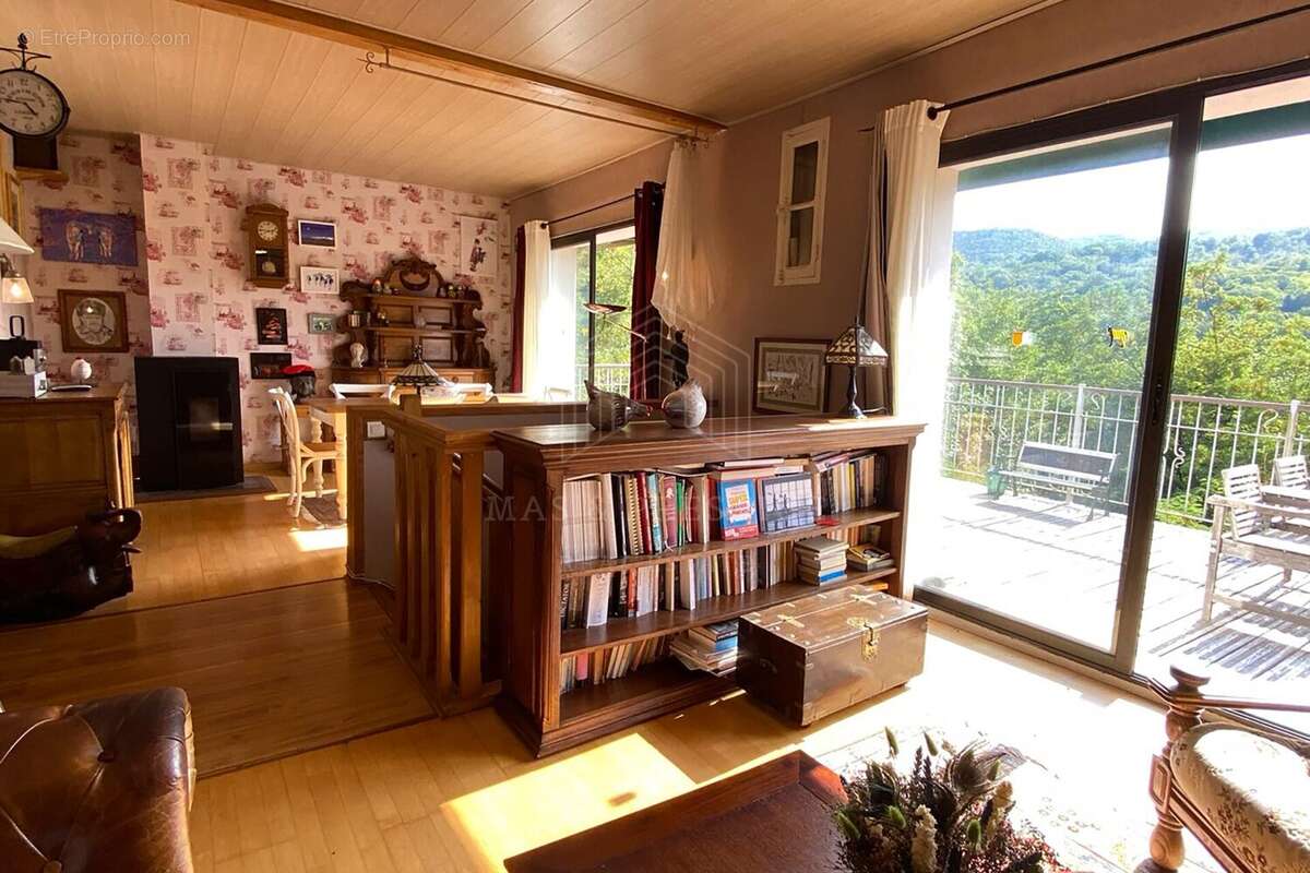 Maison à SAINT-LAURENT-DE-CERDANS