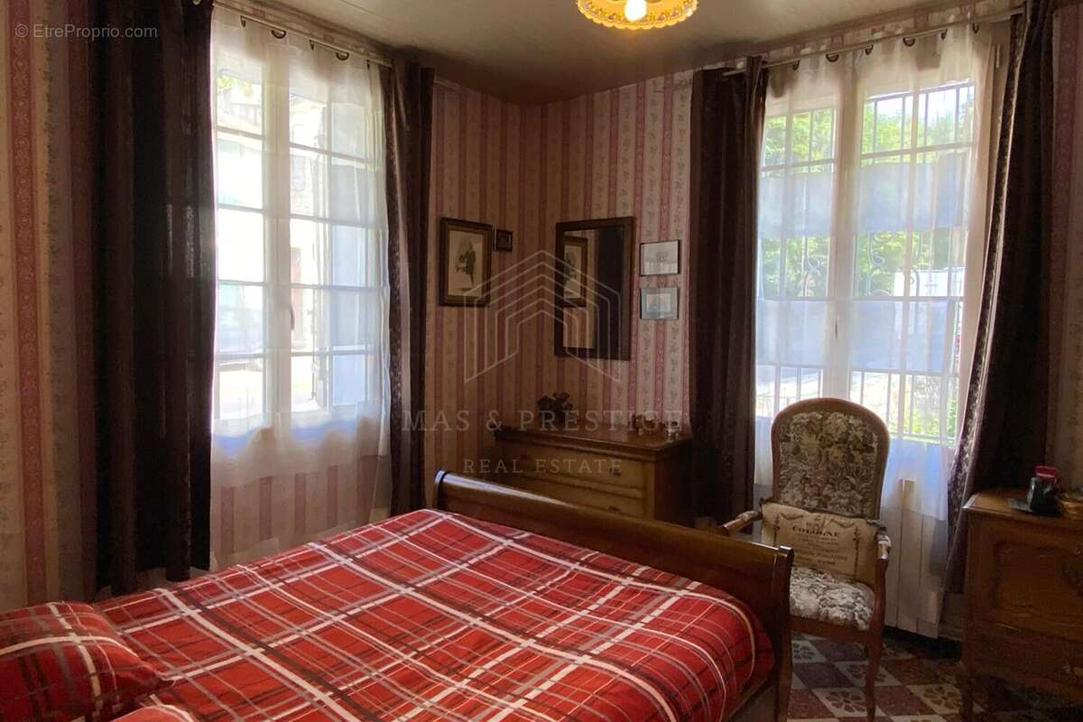 Maison à SAINT-LAURENT-DE-CERDANS