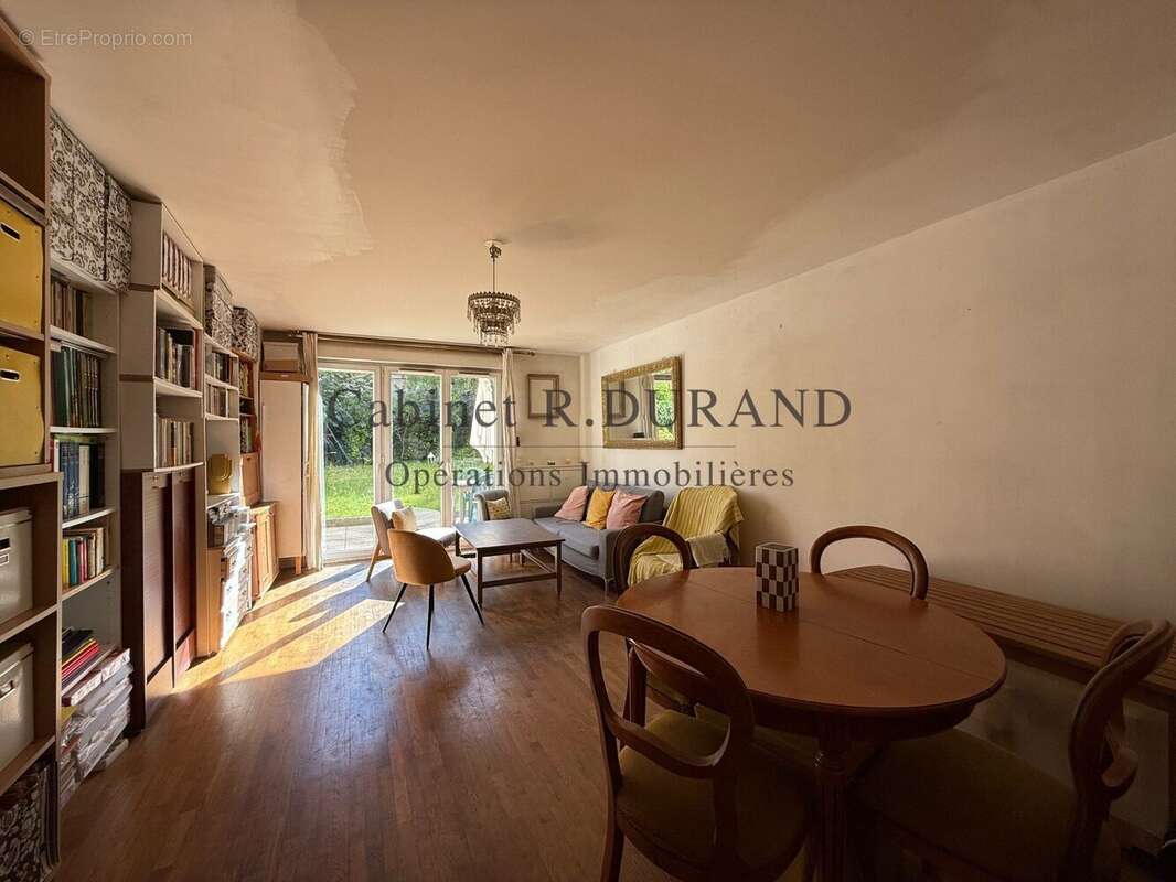 Appartement à LA GARENNE-COLOMBES