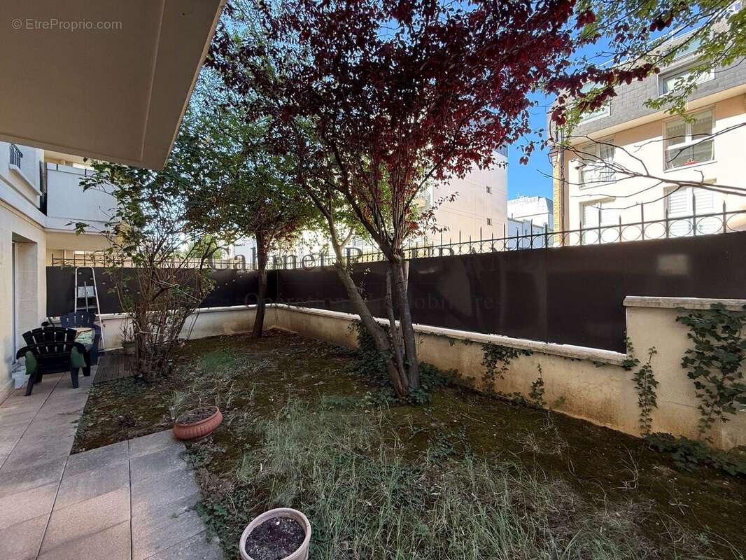 Appartement à LA GARENNE-COLOMBES