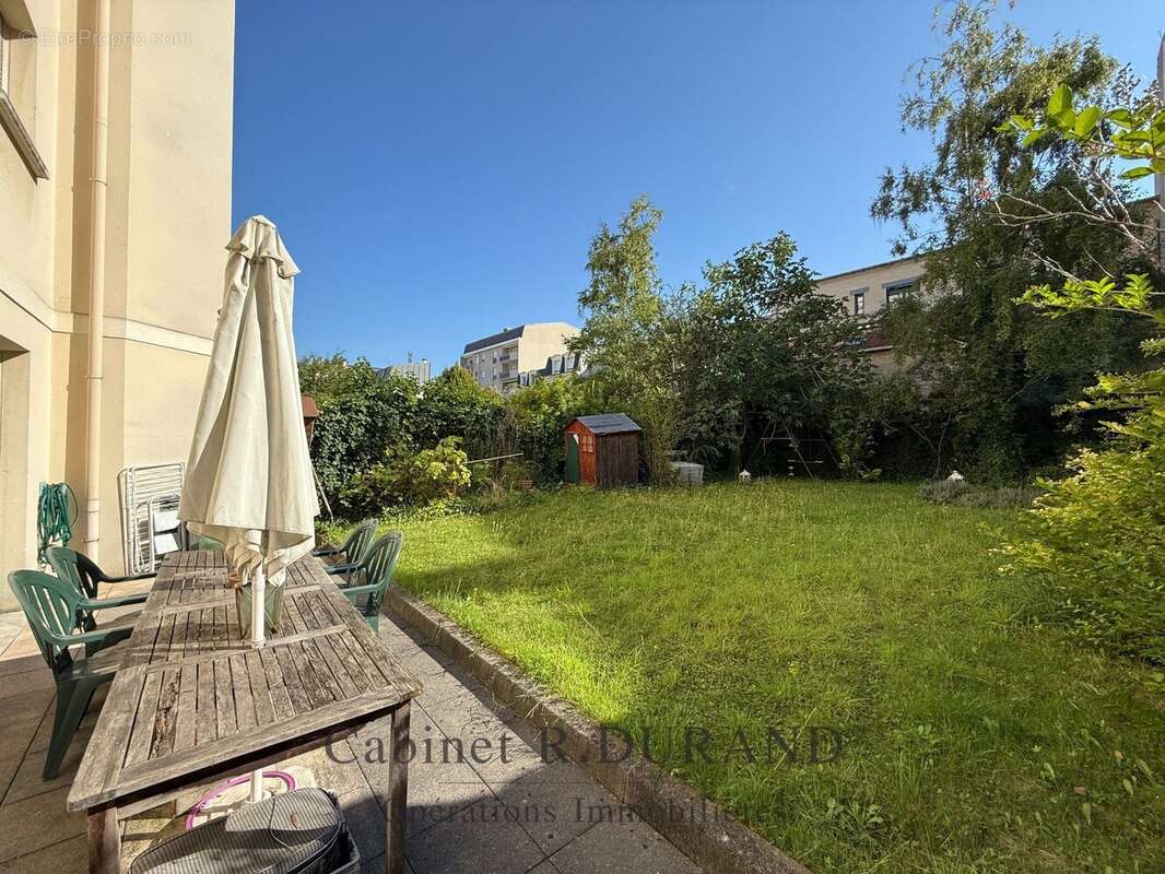 Appartement à LA GARENNE-COLOMBES