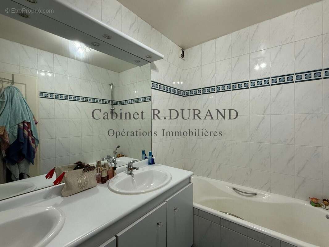 Appartement à LA GARENNE-COLOMBES